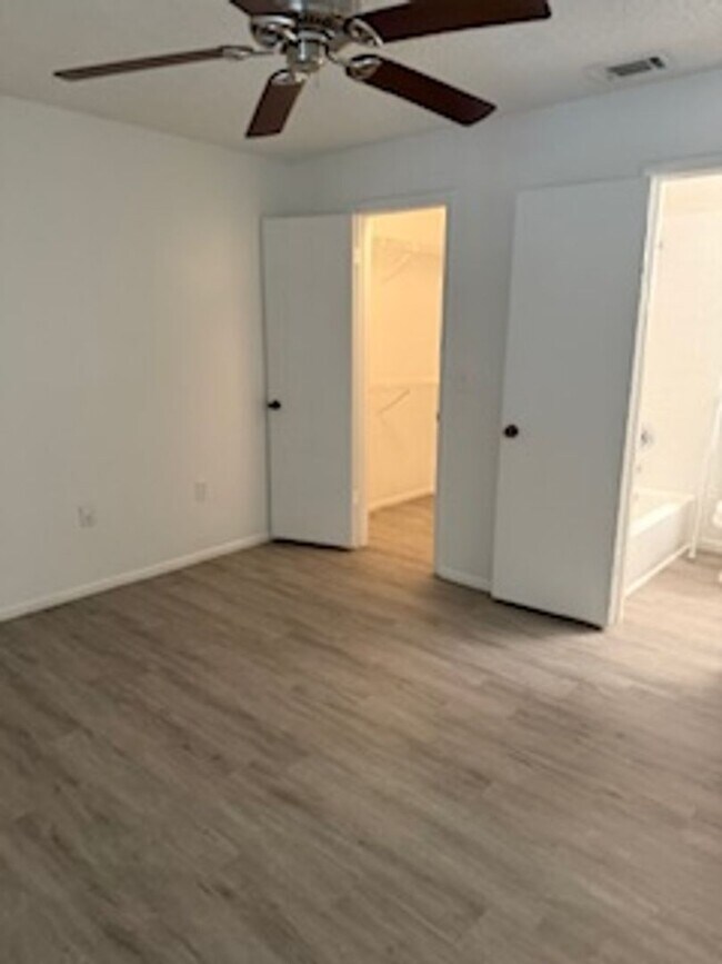 Building Photo - Landing - 974-303