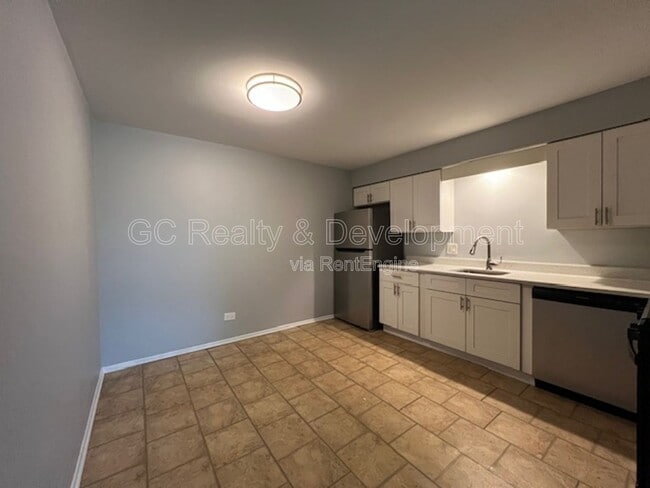 Building Photo - 312 S Warwick Ave