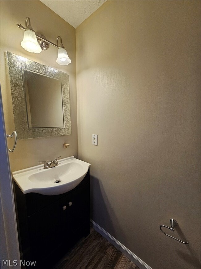 Building Photo - 687 Brookside Ln