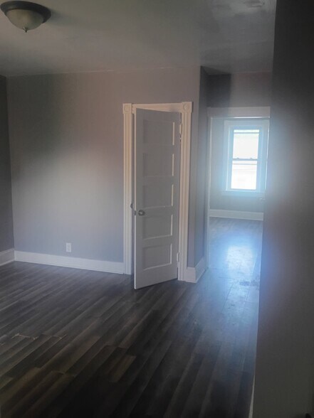 Building Photo - 208 Morris St