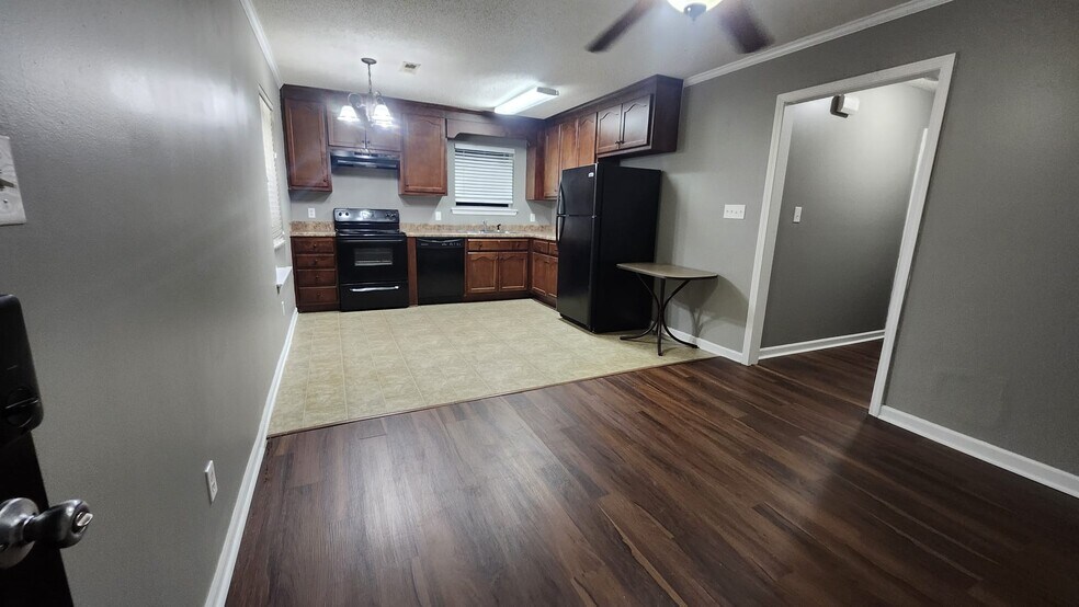 Building Photo - 121 Jackson Ln