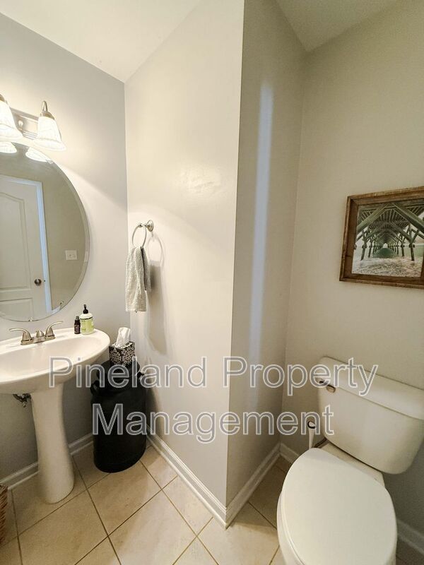 Building Photo - 246 Stockbridge Dr