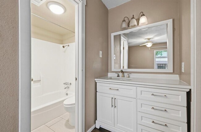 Building Photo - 2124 Burton Dr