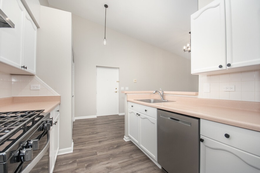 Building Photo - 734 N Gary Ave