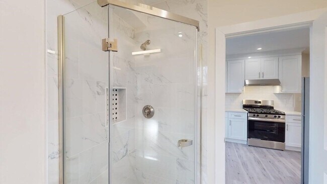 Building Photo - 391 Linwood Ave