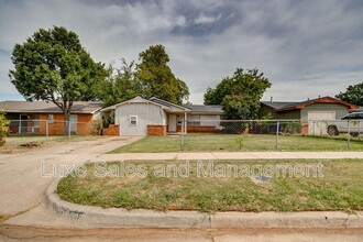 Building Photo - 3005 SW 52nd Pl