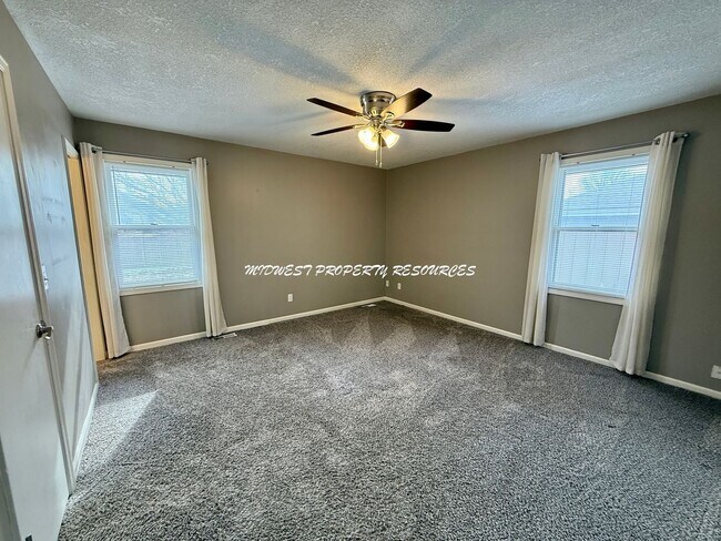 Building Photo - 3 Bed | 2 Bath Home for Rent – Lee’s Summit