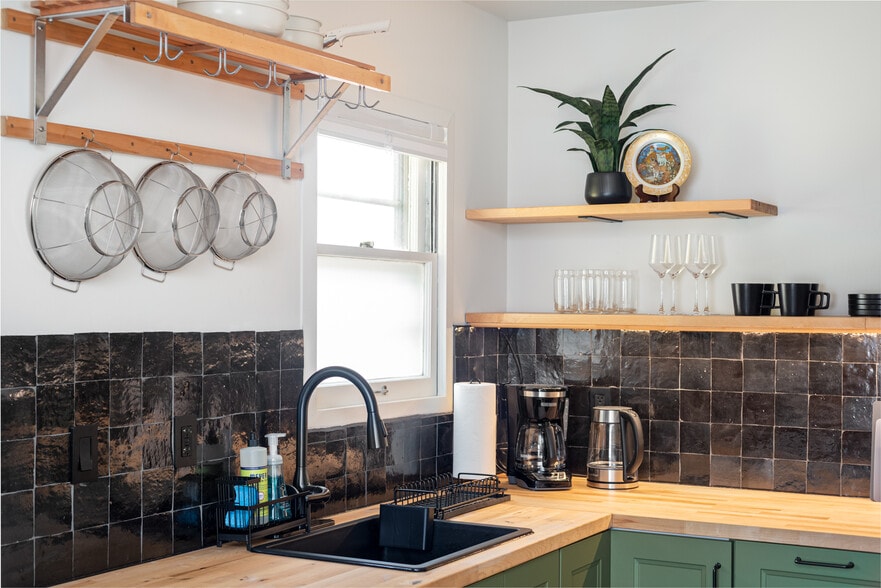 Building Photo - 6248 NE Wasco St