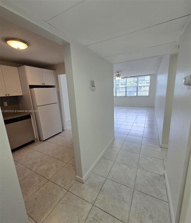Building Photo - 2771 Taft St