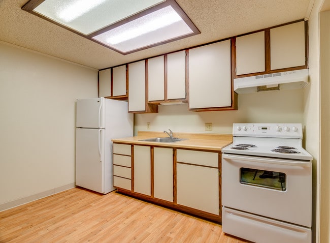 Building Photo - Davis Gardens Apartments