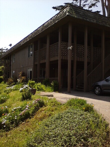 Building Photo - 2431 Richmond Dr