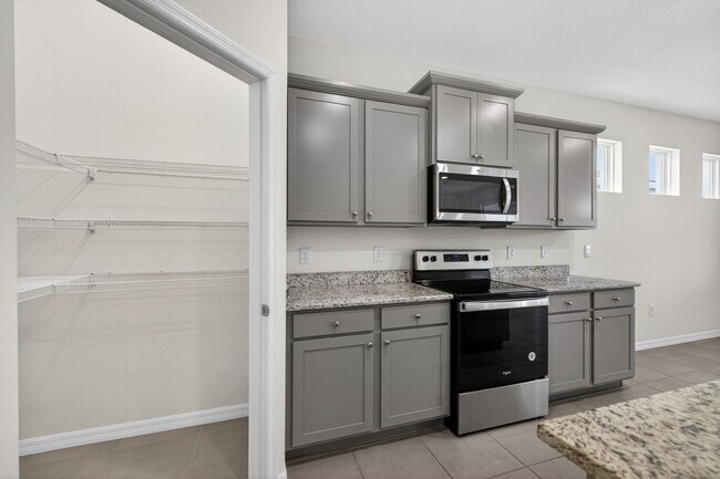 Building Photo - 4 Bedroom in Gated Community!