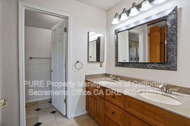 Building Photo - 4 Coyle Creek Cir