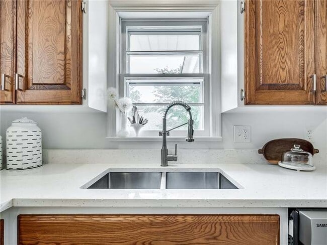 Building Photo - 2708 NW 34th St