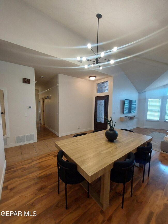 Building Photo - 14021 Highweed Dr