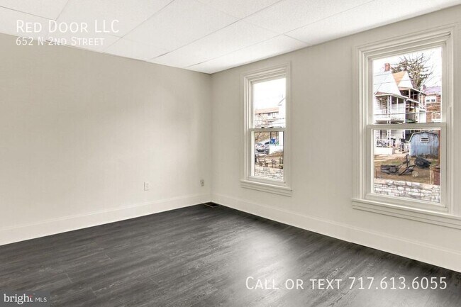 Building Photo - 652 N 2nd St