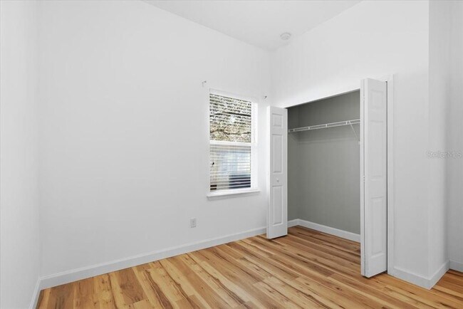 Building Photo - 605 Golden Lake Loop