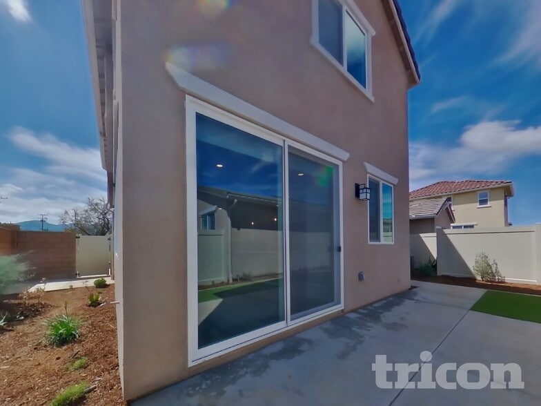 Building Photo - 605 Citron St