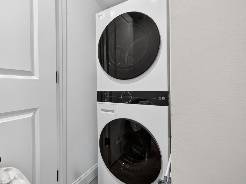 Building Photo - 174 Salem St