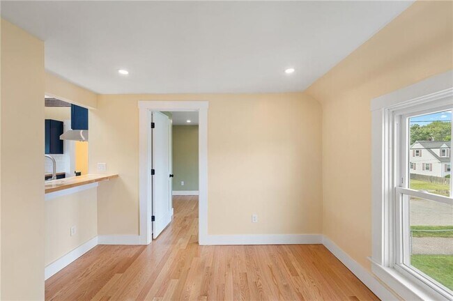 Building Photo - 32 Richmond St