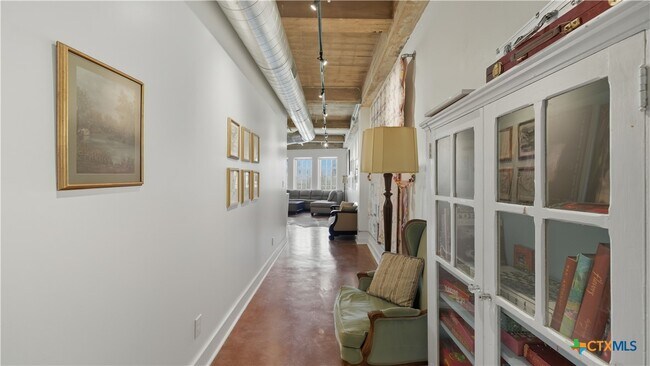 Building Photo - 222 Losoya St