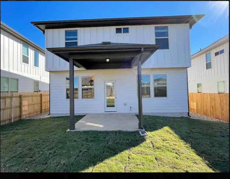 Building Photo - 200 Mayney Ln