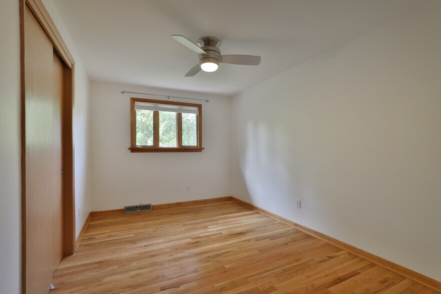 Building Photo - 270 Bryant Ave