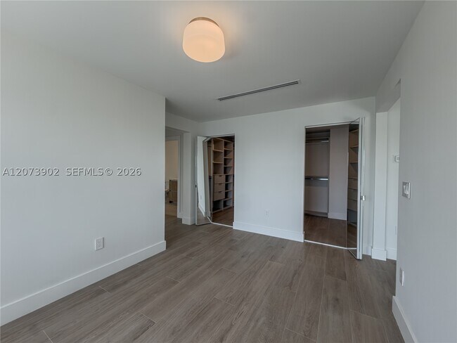 Building Photo - 5297 SW 183rd Ave