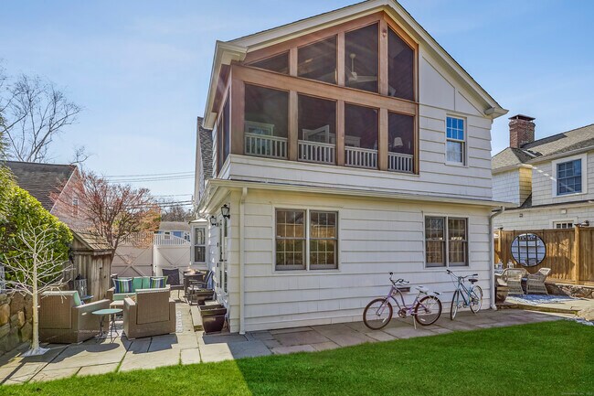 Building Photo - 52 Sound Beach Ave