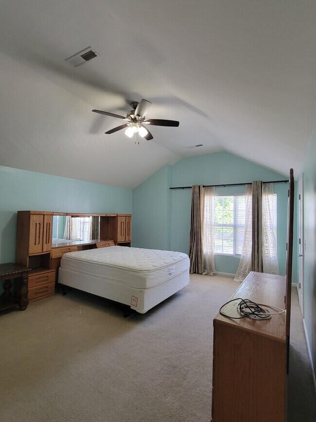 Building Photo - 3742 Horseshoe Farm St