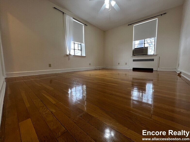 Building Photo - 105 Longwood Ave