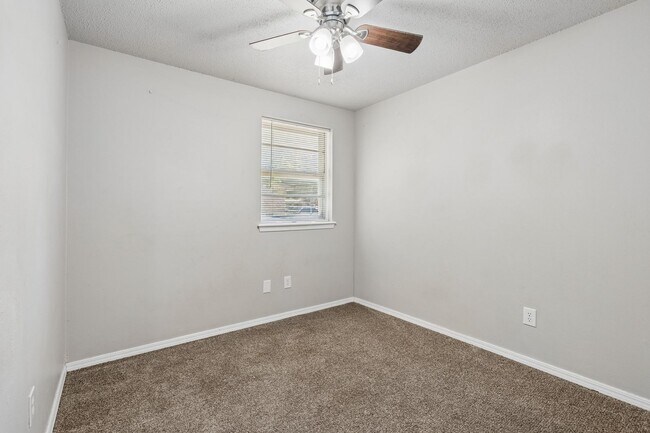 Building Photo - 4008 SE 46th St