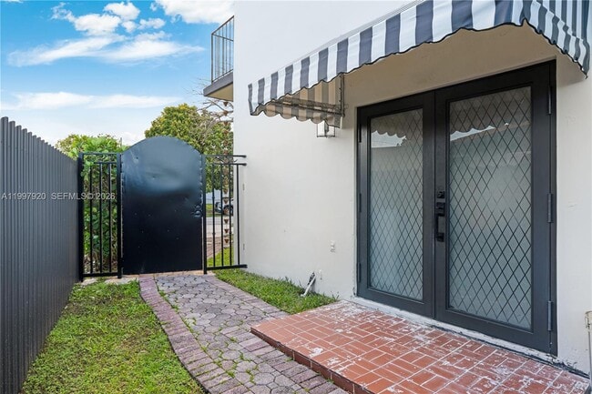 Building Photo - 2801 SW 106th Ave