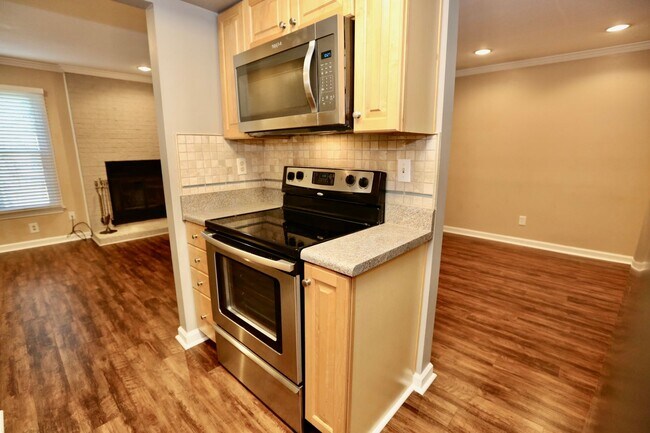 Building Photo - Fantastic 2-Bedroom Townhome In Linkhorn! ...