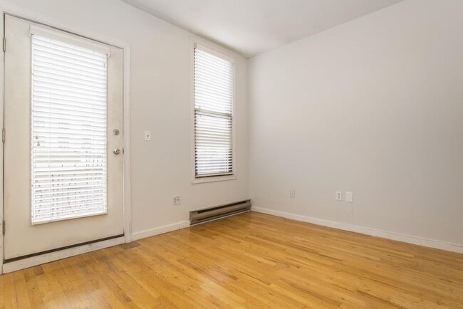 Building Photo - 509 Monroe St