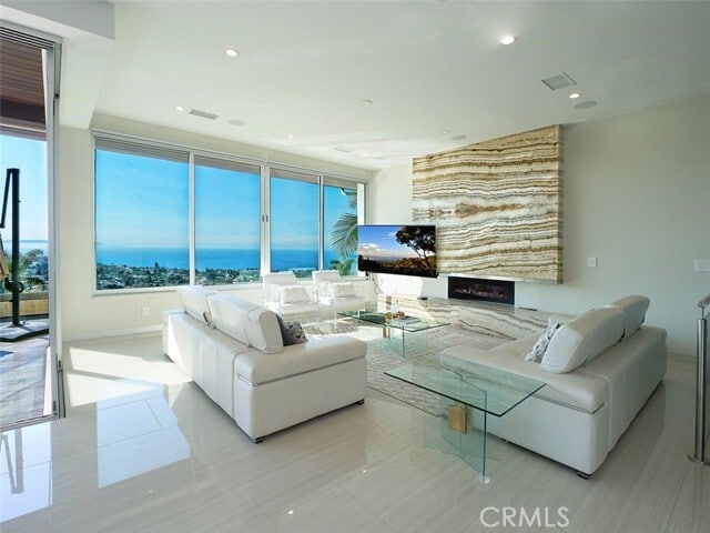 Building Photo - 1356 Vía Romero