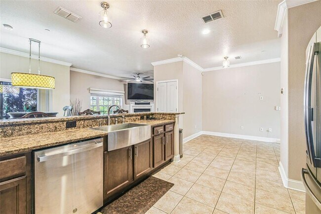 Building Photo - 6533 Channelside Dr