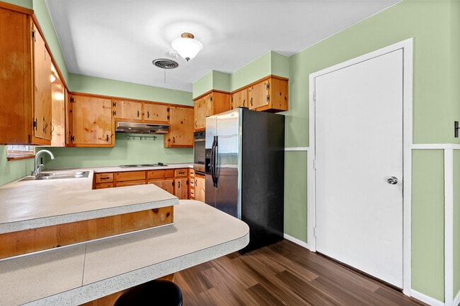 Building Photo - 326 S Barbara St