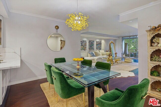 Building Photo - 1100 Alta Loma Rd