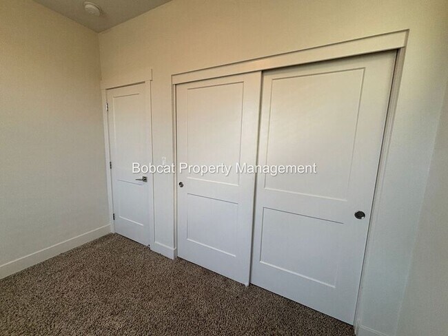 Building Photo - 1287 Grove St