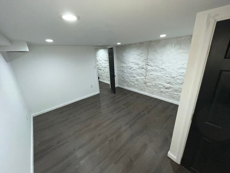 Building Photo - 2142 Penrose Ave