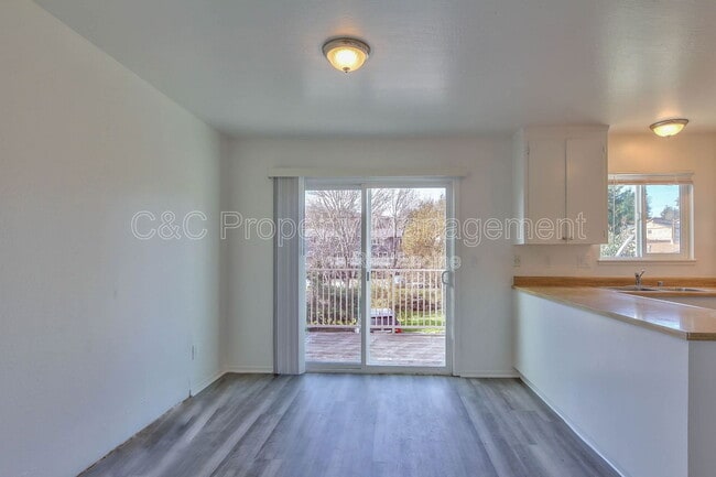 Building Photo - 130 Miles Ln