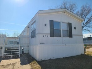 Building Photo - 700 W Ridgeway Ave