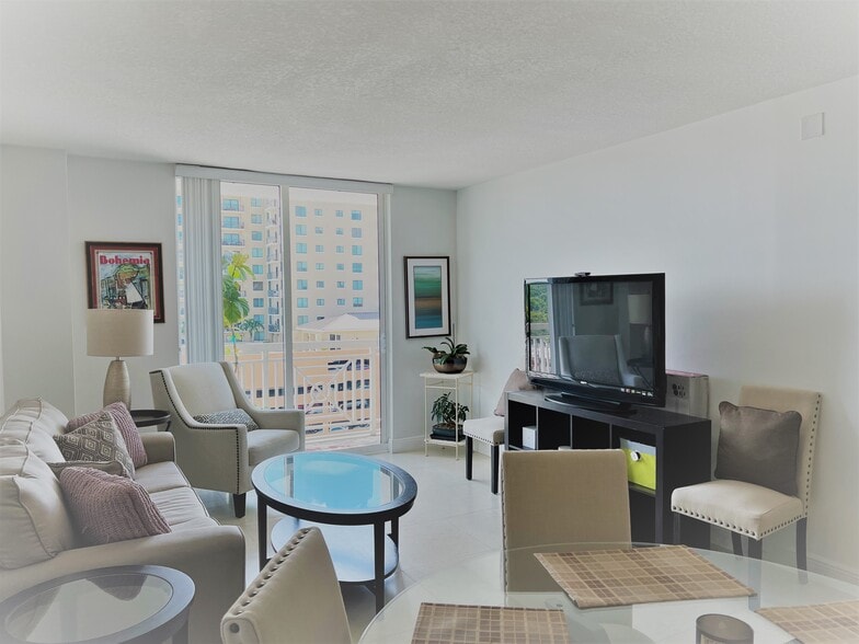 Building Photo - 117 NW 42nd Ave