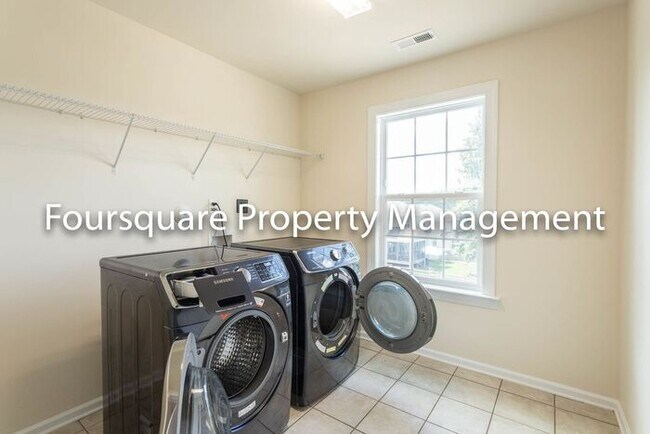 Building Photo - Single Family Home |1st Floor- Guest Suite...