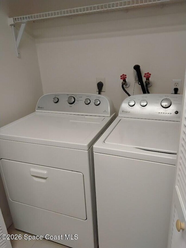 Building Photo - 130 Summer Pl