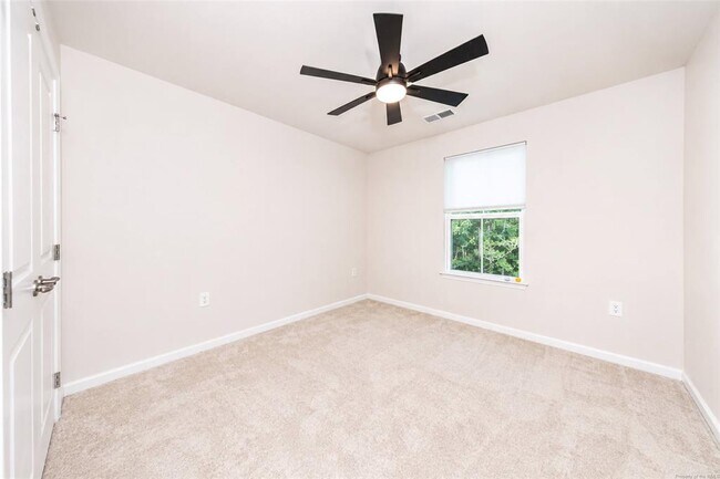 Building Photo - 137 Capeside Ct