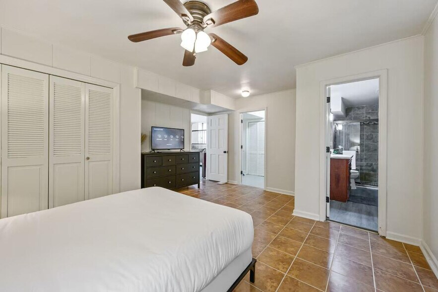 Building Photo - 2450 Weatherford Ct