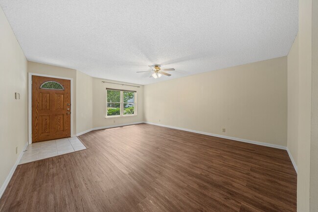 Building Photo - 4527 Stradford Pl