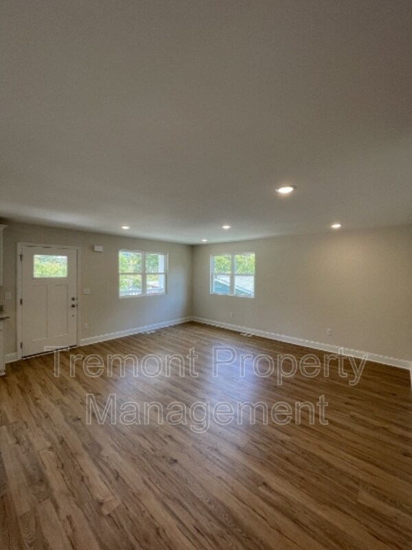 Building Photo - 1228 Sholar Ave